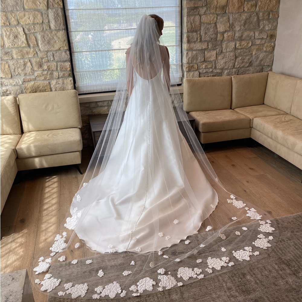 Amsale Devon Veil - Picture 4 of 5